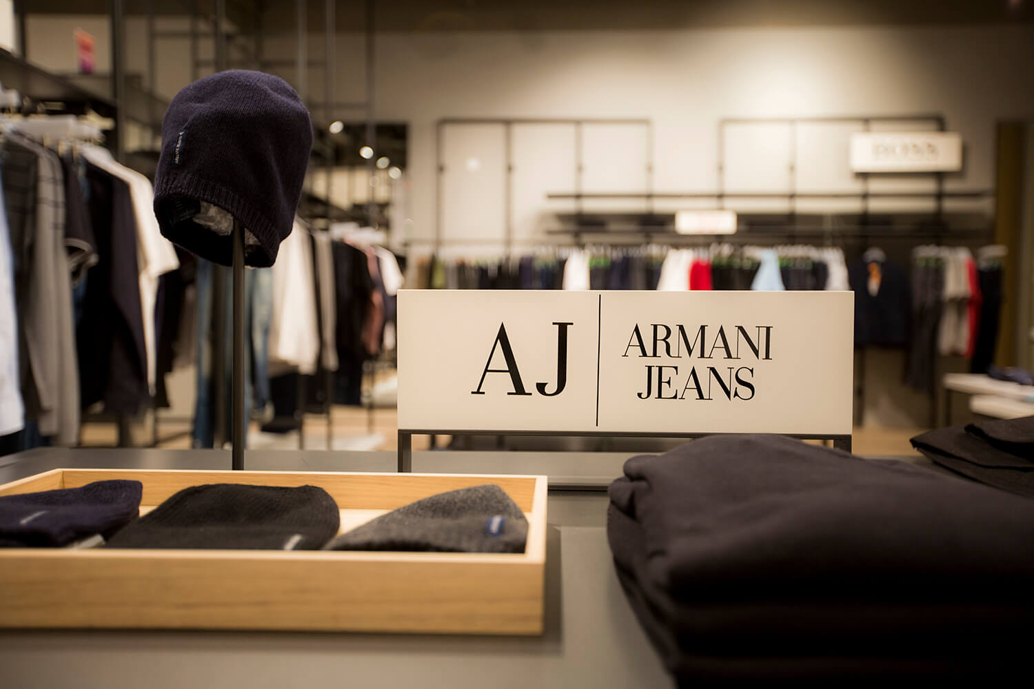 Armani Jeans oblačila a regalih v trgovini Sportina Outlet