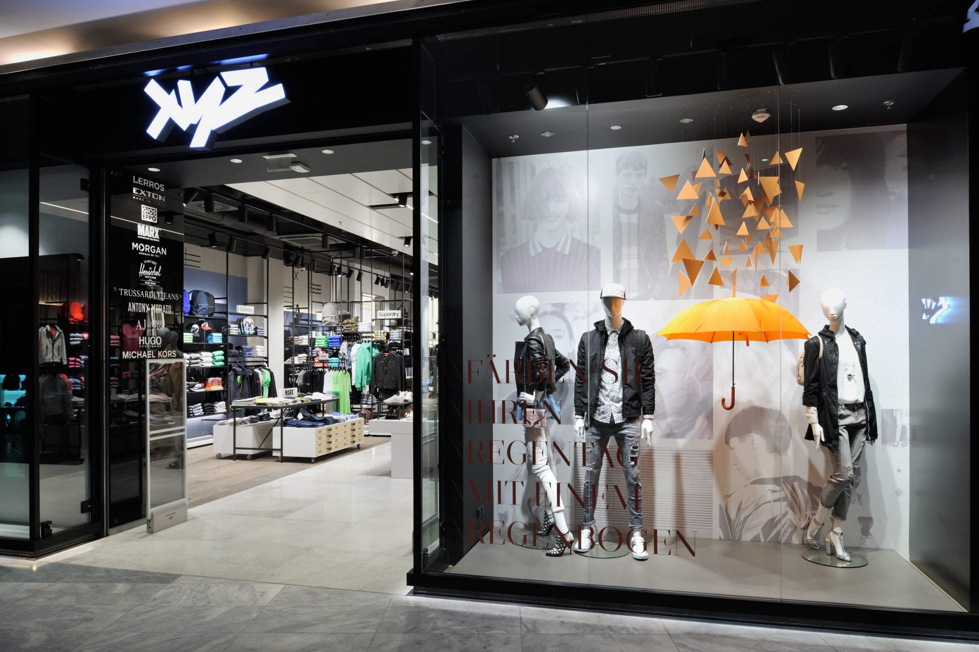 Store entrance in black in XYZ Villach store
