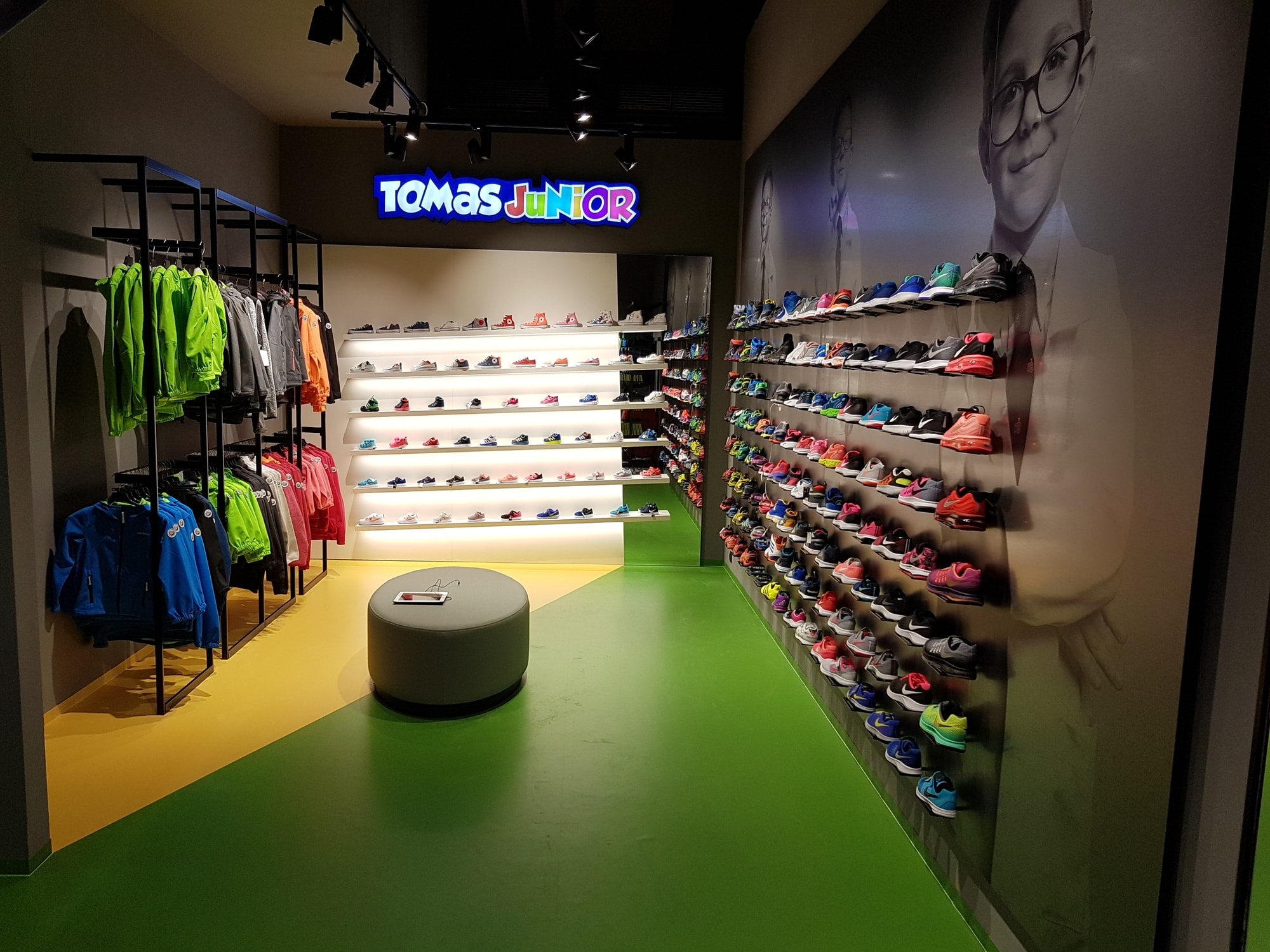 Športni copati v otroškem oddelku v Tomas Sport City Park