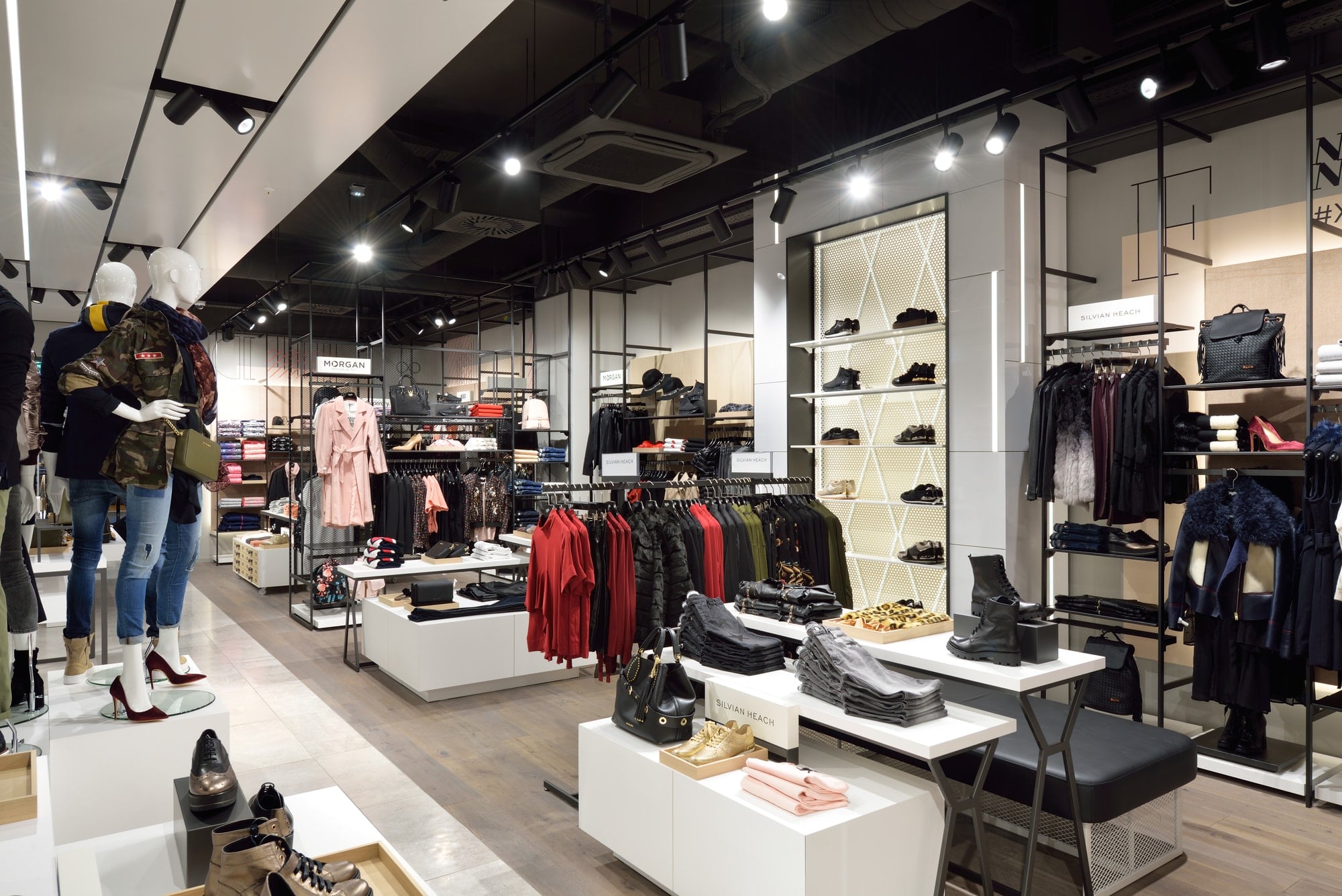 Interior black and white design of Sportina XYZ Klagenfurt
